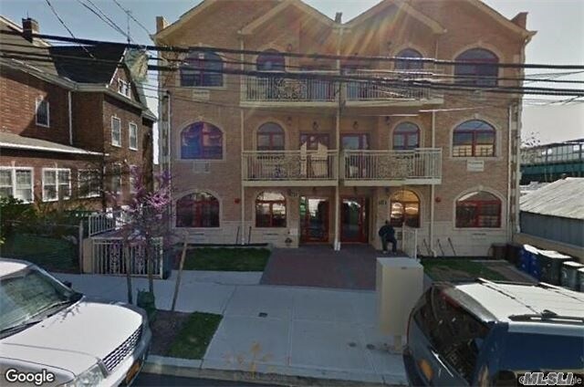 710-712 E 220th St, Bronx, NY à vendre - Photo du bâtiment - Image 3 de 12