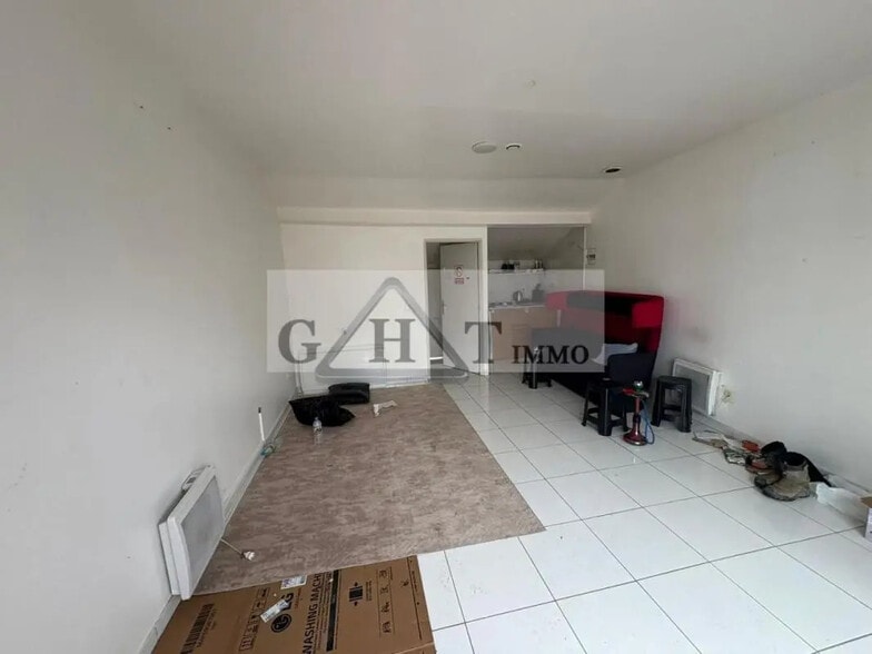 Office in Melun for lease - Interior Photo - Image 2 of 4