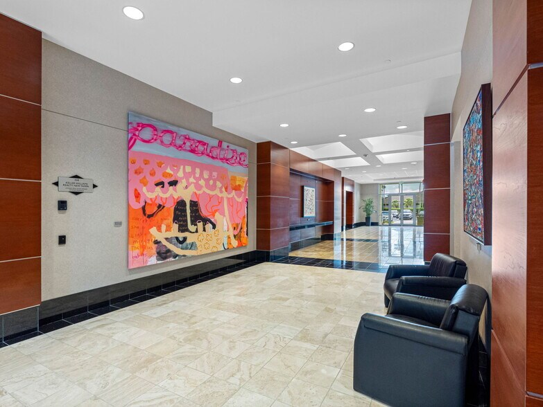 18302 Highwoods Preserve Pky, Tampa, FL à louer - Photo du bâtiment - Image 2 de 10