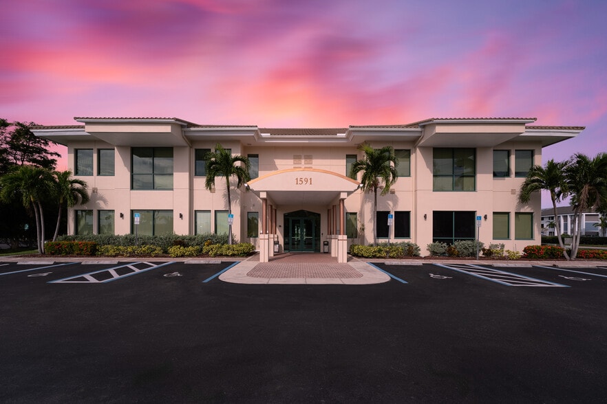 1591 Hayley Ln, Fort Myers, FL for lease - Building Photo - Image 3 of 15
