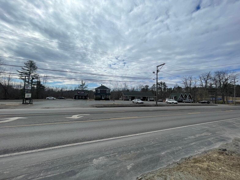 882-888 Kennedy Memorial Dr, Oakland, ME for sale - Building Photo - Image 2 of 13