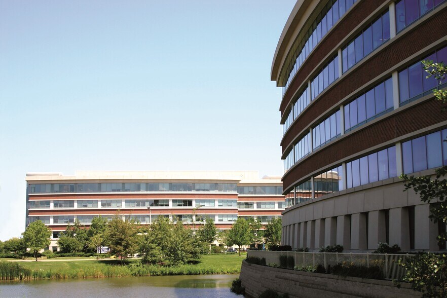 475-485 Half Day Rd, Lincolnshire, IL à louer - Photo du bâtiment - Image 1 de 35