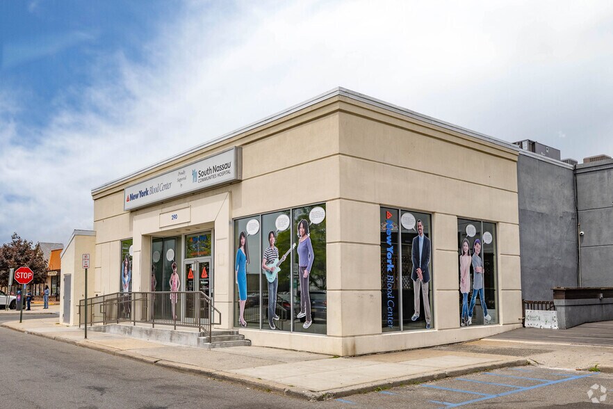 290 Sunrise Hwy, Rockville Centre, NY à louer - Photo principale - Image 1 de 5