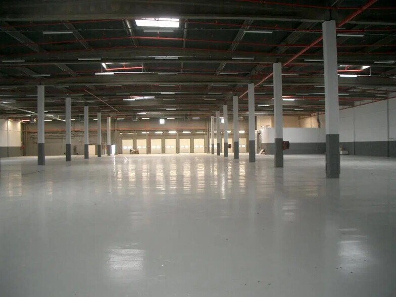 Industrial in Les Ulis for lease - Building Photo - Image 3 of 8