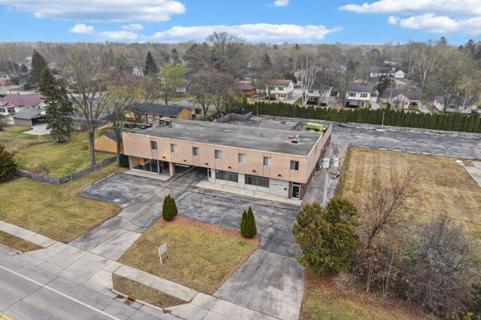 8050 N Port Washington Rd, Fox Point, WI for sale Primary Photo- Image 1 of 10