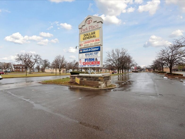 1071-1119 Fort St, Lincoln Park, MI for lease - Building Photo - Image 3 of 23