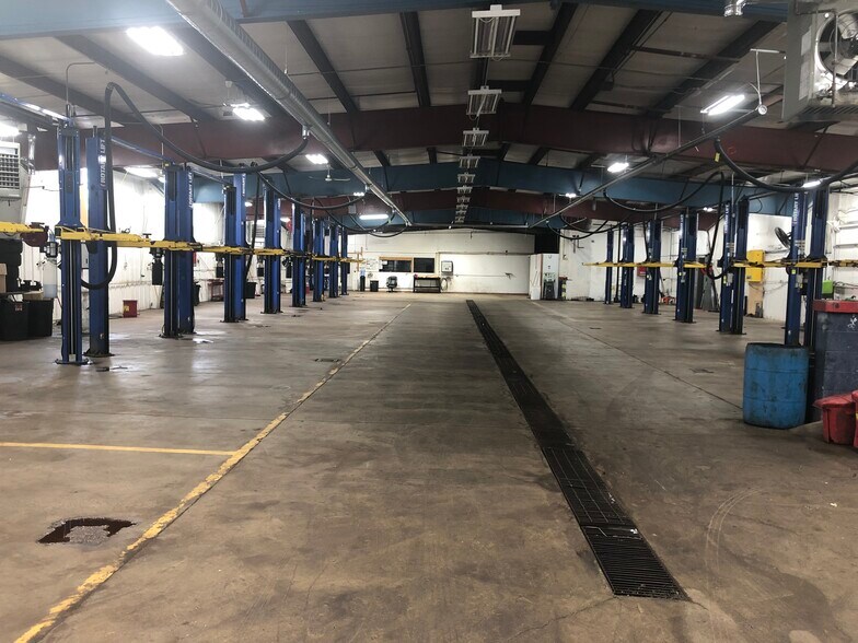 1542 E New York St, Aurora, IL à louer - Photo du bâtiment - Image 2 de 3