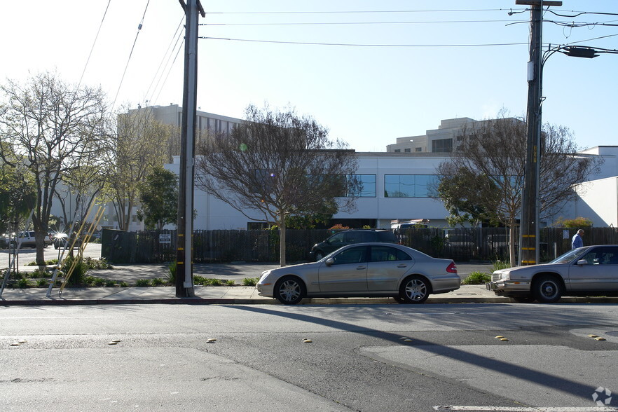 601 Allerton St, Redwood City, CA for lease - Building Photo - Image 2 of 3