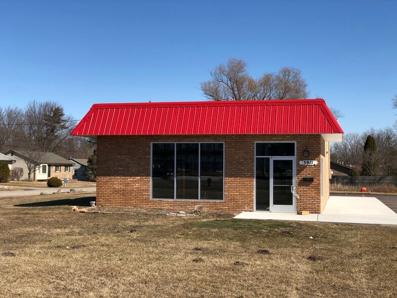 3911 S Rochester Rd, Rochester Hills, MI for lease - Building Photo - Image 2 of 12