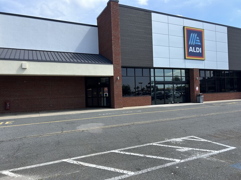 303-363 Venture Dr, Brunswick, GA for lease - Building Photo - Image 3 of 5