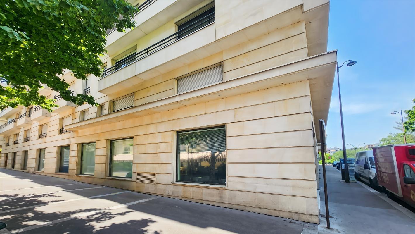 Rue Cauchy, Paris for sale Building Photo- Image 1 of 7