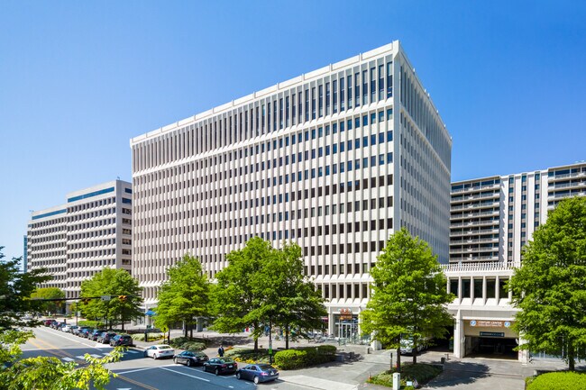 Plus de détails pour 2450 Crystal Dr, Arlington, VA - Commerce de détail à louer