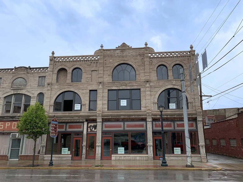 231-237 S Wabash St, Wabash, IN for lease - Primary Photo - Image 1 of 8