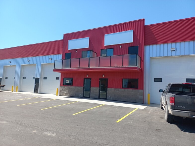 285127 Frontier Rd, Calgary, AB for lease - Building Photo - Image 3 of 8