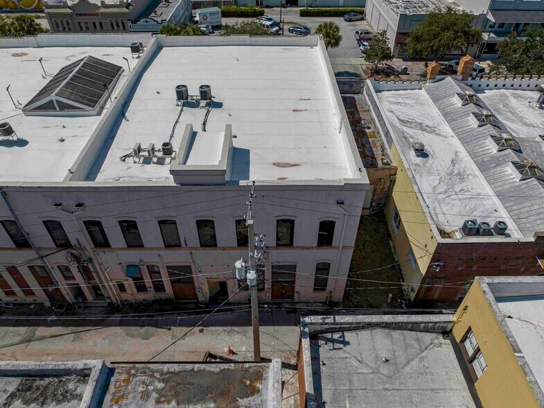 247 E Stuart Ave, Lake Wales, FL à louer - Photo du bâtiment - Image 2 de 19