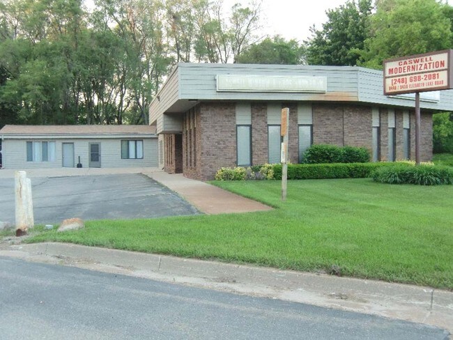 More details for 9440 Elizabeth Lake Rd, White Lake, MI - Office for Sale