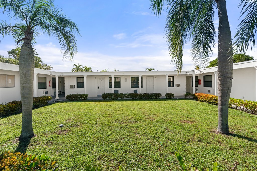320 NE 13th Ave, Boynton Beach, FL à vendre Photo du bâtiment- Image 1 de 18