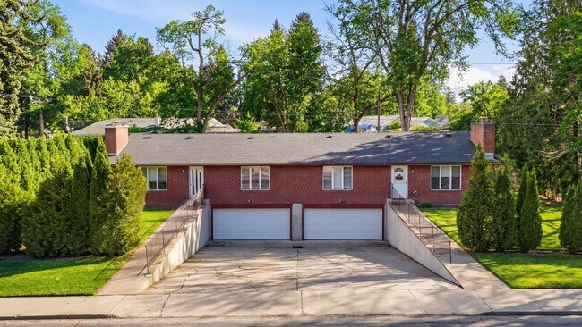 More details for 9724 N Wall St, Spokane, WA - Multifamily for Sale
