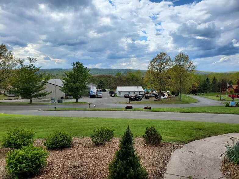 8 Old Indian Trl, Middlefield, CT à louer - Photo du bâtiment - Image 2 de 12