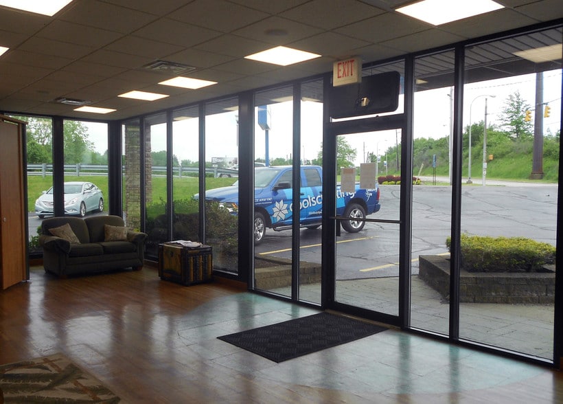 2178 W 38th St, Erie, PA for sale - Interior Photo - Image 3 of 12