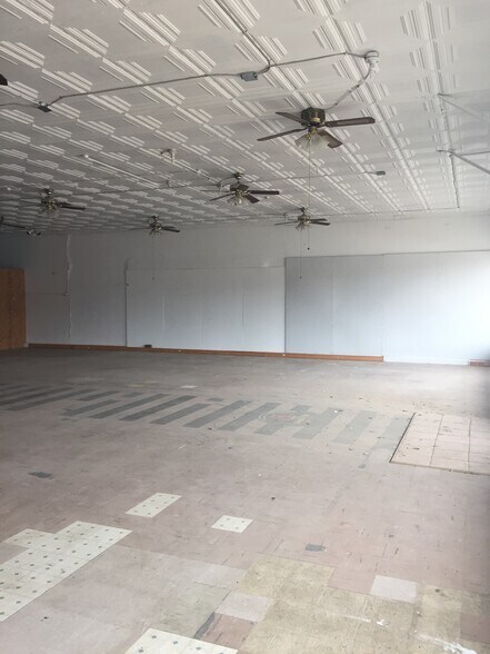 5600-5606 E Belknap St, Haltom City, TX à louer - Photo intérieure - Image 3 de 4