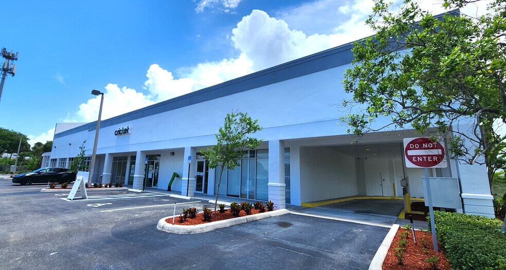 503-523 Ridge Rd, Lantana, FL à louer - Photo du bâtiment - Image 3 de 8