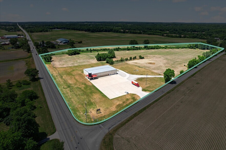 8080 Matthews Hwy, Tecumseh, MI à vendre - Photo du bâtiment - Image 2 de 10
