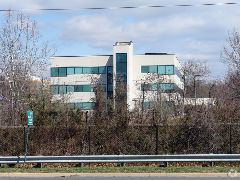 11251 Roger Bacon Dr, Reston, VA for lease - Building Photo - Image 3 of 4