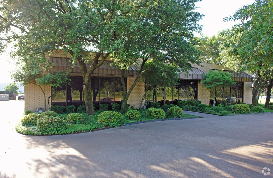 1504 Falcon Dr, DeSoto, TX à vendre - Photo du bâtiment - Image 3 de 3