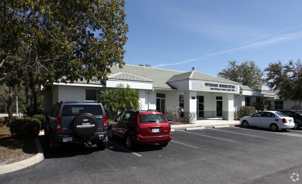 6150 Diamond Centre Ct, Fort Myers, FL à vendre - Photo du bâtiment - Image 3 de 6