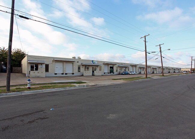 Plus de détails pour 2906-2960 Congressman Ln, Dallas, TX - Industriel à louer