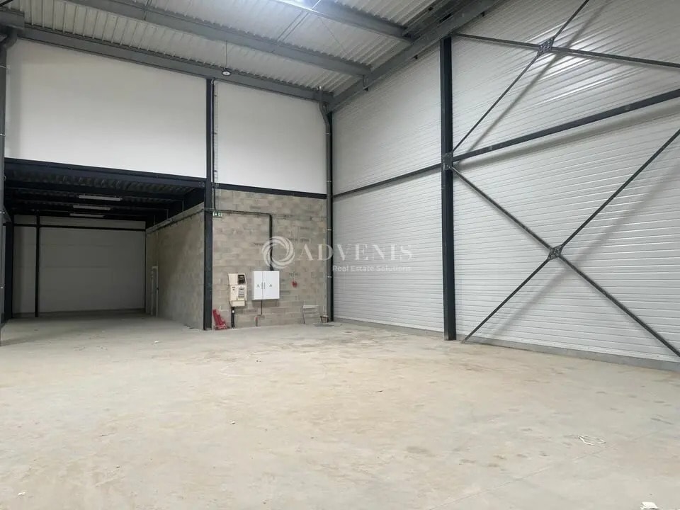 2 Avenue Du Noyer À La Malice, Louvres for sale Interior Photo- Image 1 of 3
