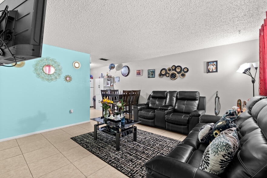 8040 47th Ave N, Saint Petersburg, FL for sale - Building Photo - Image 3 of 12