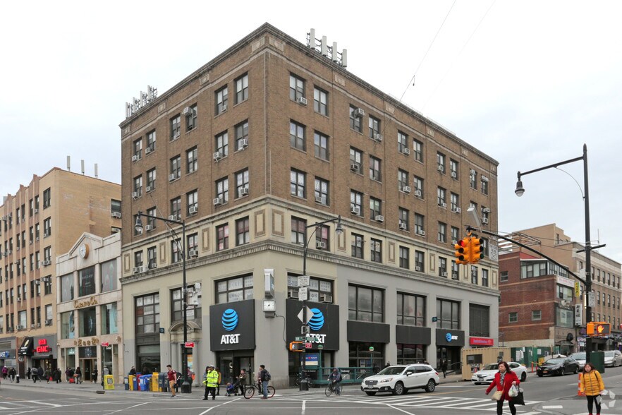 3915-3917 Main St, Flushing, NY à louer - Photo du bâtiment - Image 1 de 4