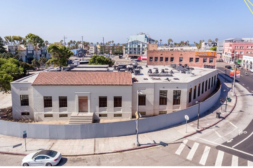 1601 Main St, Venice, CA à vendre - Photo du bâtiment - Image 3 de 14