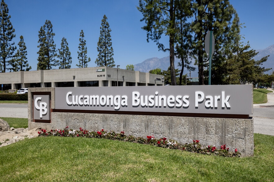 9567 Arrow Route, Rancho Cucamonga, CA à louer - Photo du bâtiment - Image 3 de 6