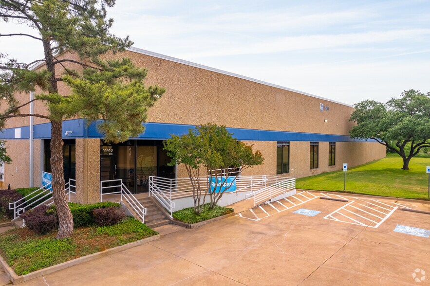 11410-11420 Mathis Ave, Farmers Branch, TX à louer - Photo du bâtiment - Image 2 de 12