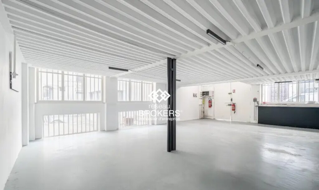 Office/Retail in Lyon for lease Interior Photo- Image 1 of 2
