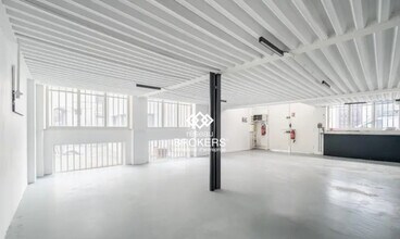 Office/Retail in Lyon for lease Interior Photo- Image 1 of 2