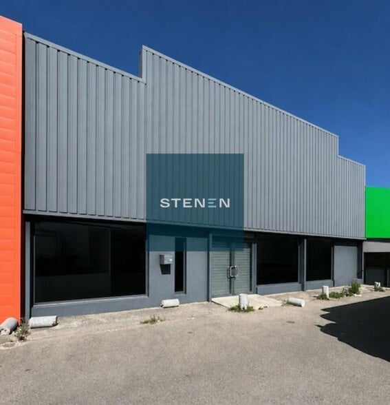 Retail in Pertuis for lease - Building Photo - Image 1 of 5