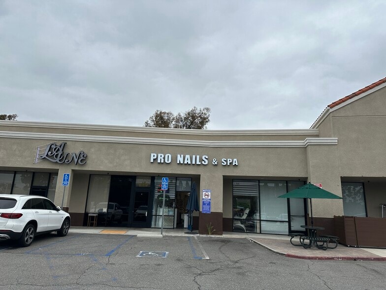 320 Bristol St, Costa Mesa, CA for lease - Building Photo - Image 3 of 5