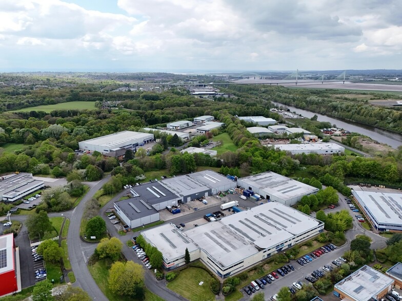 Christleton Ct, Runcorn à louer - Photo du bâtiment - Image 2 de 7