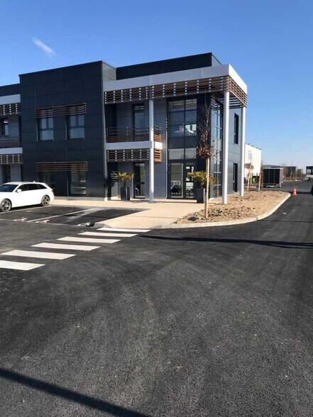 13 Avenue Du Parc Alata, Creil à louer - Photo du bâtiment - Image 3 de 5