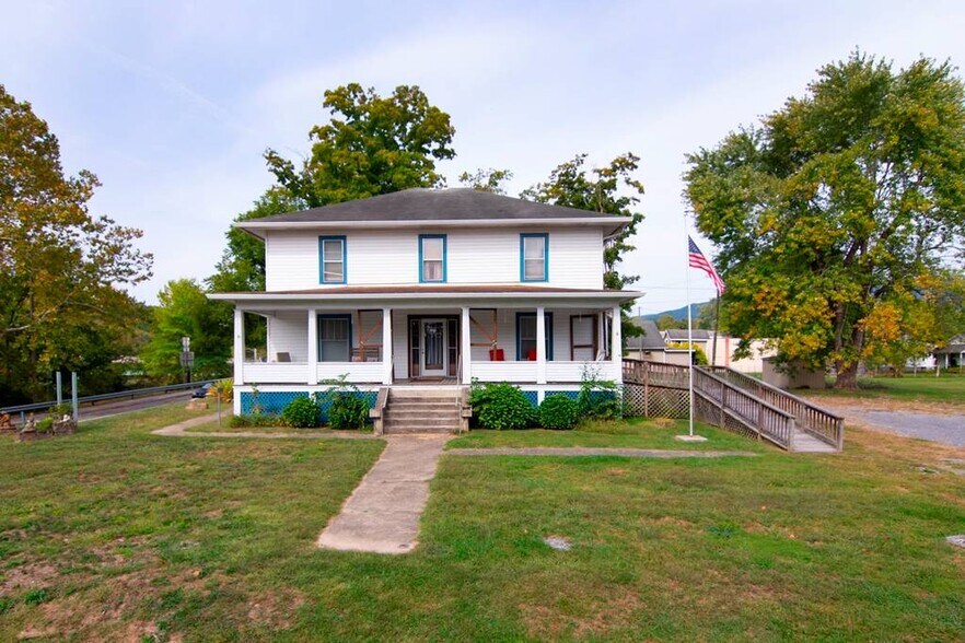 101 Davis st, Alderson, WV à vendre - Photo du bâtiment - Image 2 de 60