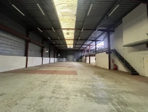 20 Rue Augustin Fresnel, Coignières for lease Interior Photo- Image 1 of 3