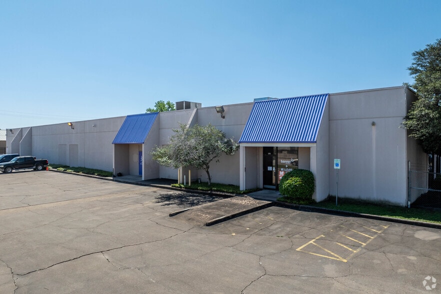 5233-5235 Glenmont Dr, Houston, TX for lease - Building Photo - Image 1 of 6