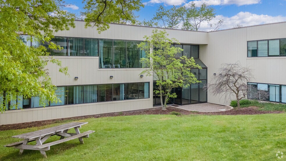 11279 Cornell Park Dr, Cincinnati, OH for lease - Building Photo - Image 2 of 4