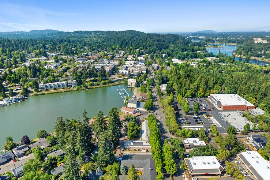 50 Northshore Rd, Lake Oswego, OR à vendre - Photo du bâtiment - Image 1 de 11