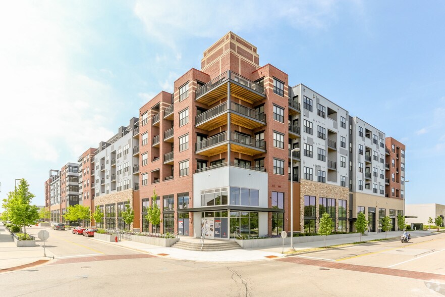 11500 W Burleigh St, Wauwatosa, WI à louer - Photo du bâtiment - Image 2 de 64