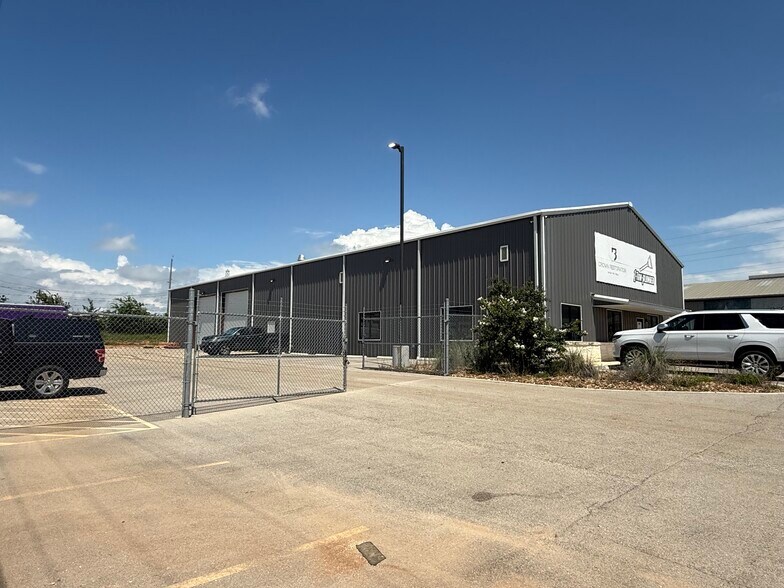 4418 FM 1518, Selma, TX à louer - Photo du bâtiment - Image 2 de 7
